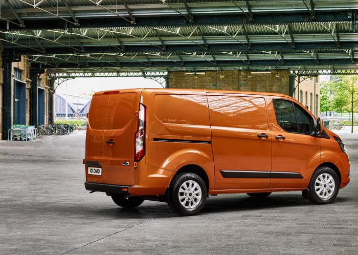 Load lugging Ford Transit Custom goes under the knife-Autodealer