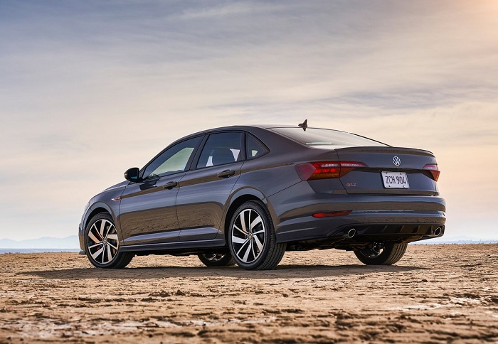 Golf GTI-powered, not-for-South Africa Volkswagen Jetta GLI bows in Chicago-Autodealer