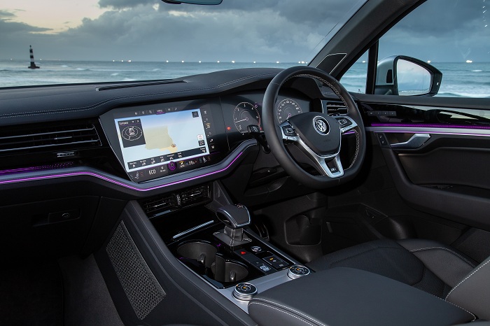 Volkswagen’s flagship Touareg docks-Autodealer