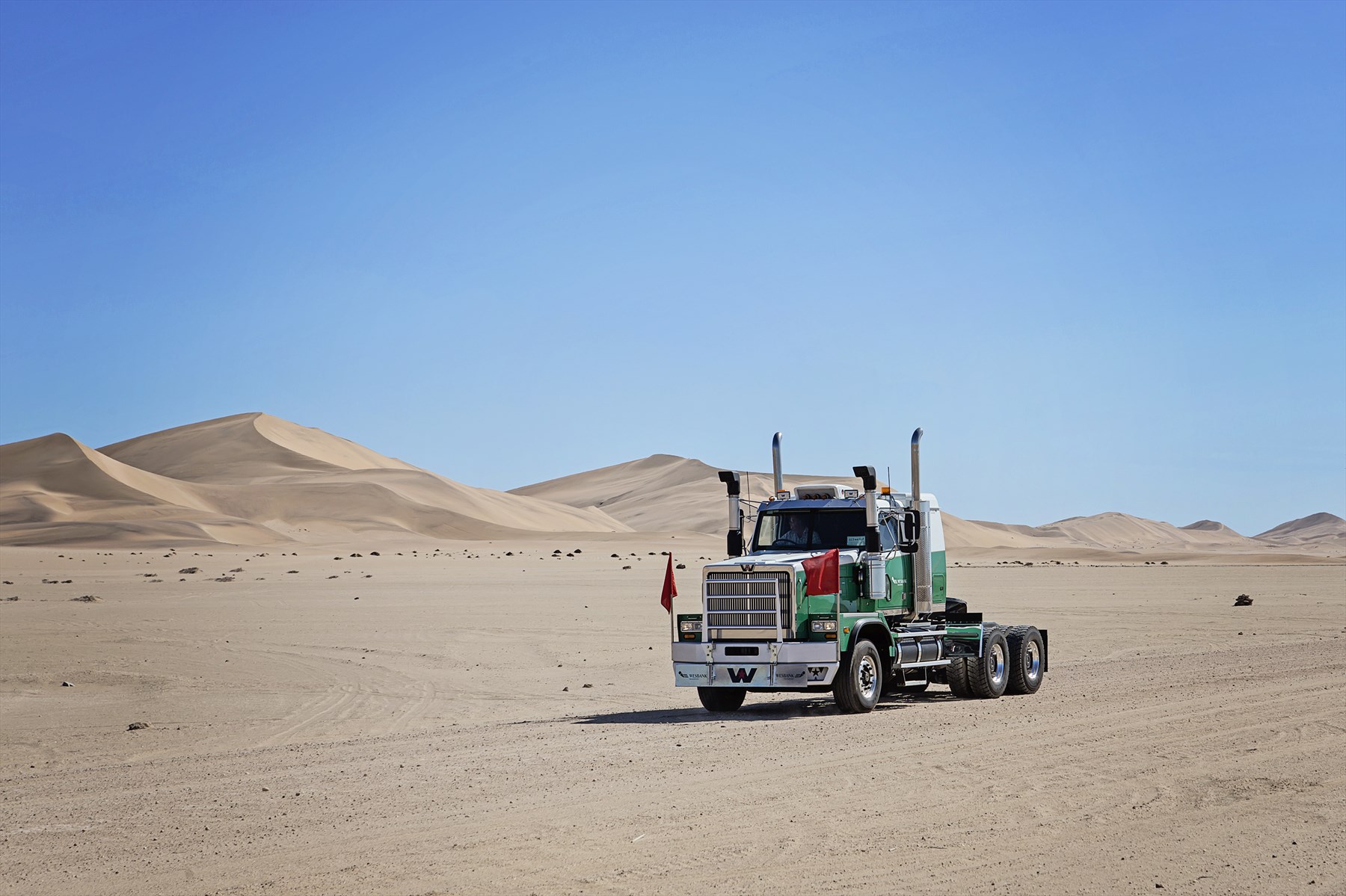 Daimler trucks puts on a great show-Autodealer