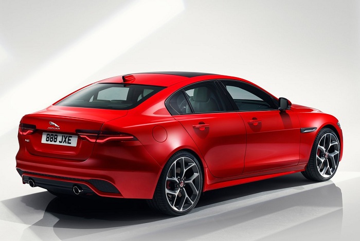Updated Jaguar XE debuts with more kit and a redesigned interior-Autodealer