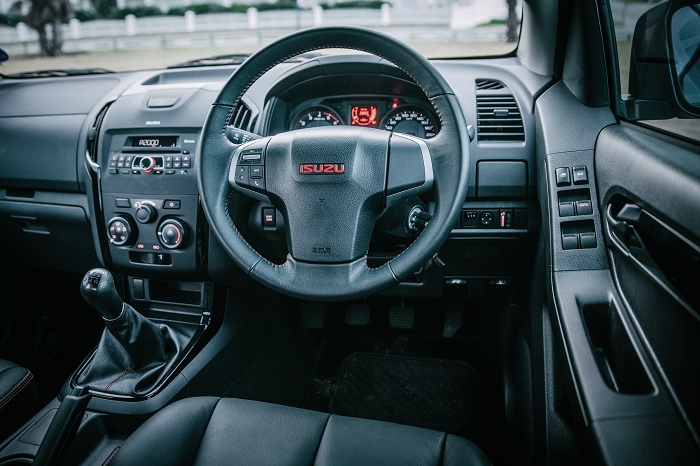 Isuzu KB X-Rider puts on Black suit-Autodealer