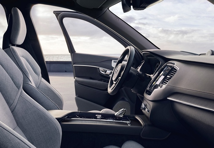 Volvo XC90 tweaked with F1-style KERS system-Autodealer