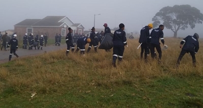 UXi reik uit na gemeenskappe op Mandeladag 