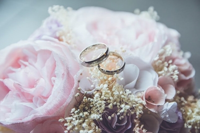 Cape couple ties the knot online