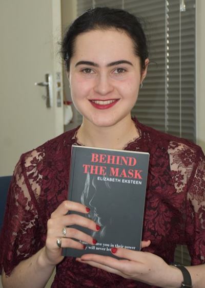 Elizabeth skryf nie agter 'n masker nie