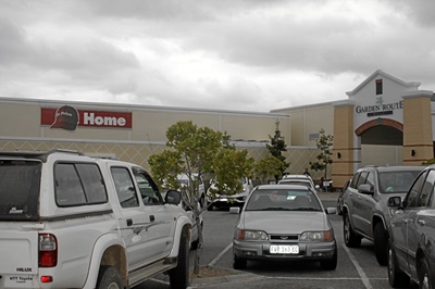 Update: Armed robbery at GR Mall