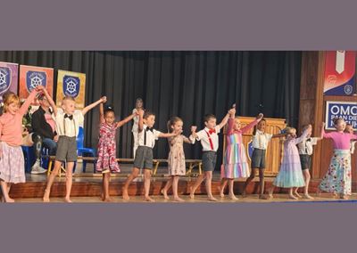 Laerskool Hartenbos vier 100 jaar van Afrikaans