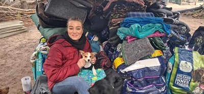 Sangeres bring hoop vir honde in koue winter