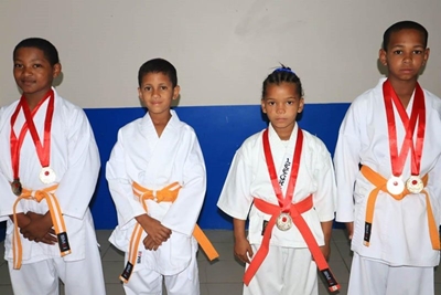 7 Medaljes vir Albertinia-karateka