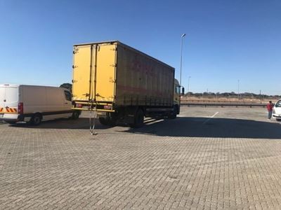 ‘DHL’ truck found transporting immigrants into SA