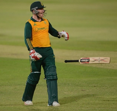 Dolphins pip Cobras in thriller