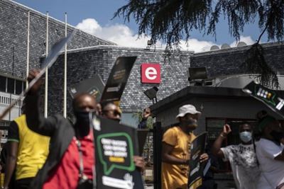 DA accuse EFF and ANC of race-baiting in eNCA’s Lindsay Dentlinger saga