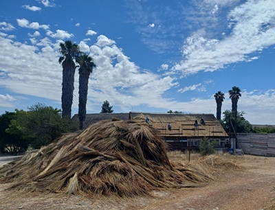 Nuwe grasdak vir klubhuis