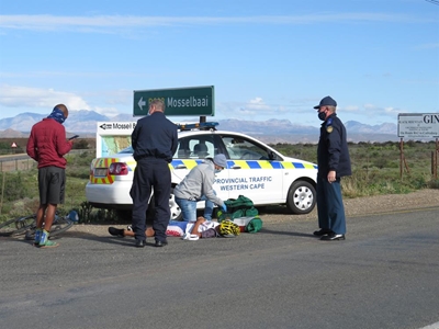 Vinnige bystand vir jong fietsryer