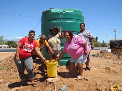 Hopevillers kry water en toilette