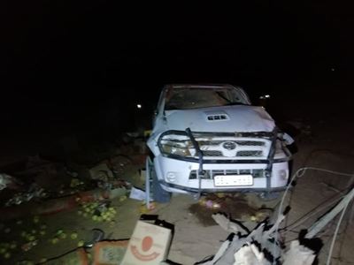 Man beseer toe bakkie rol