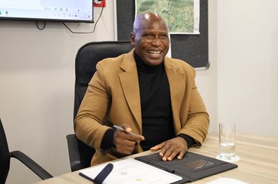 Municipality, police sign partnership agreement