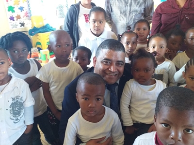Kleuterskool ontvang hoë besoek