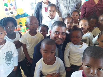 Kleuterskool ontvang hoë besoek