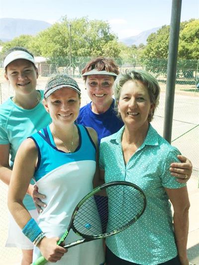 Tennisdames slaan kishoue