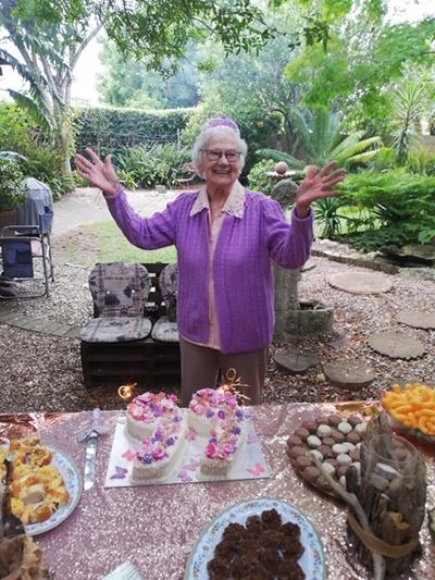 Nannie Joubert nog vrolik op 99