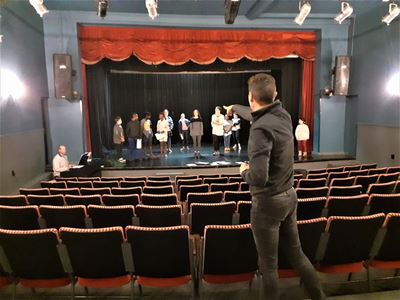Young actors take us back to Broadway in stage show