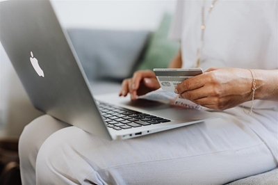 Online shopping behaviour: Consumers prefer a mix of online and physical shopping