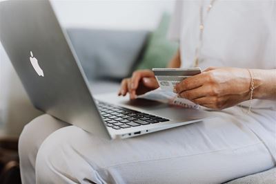Online shopping behaviour: Consumers prefer a mix of online and physical shopping