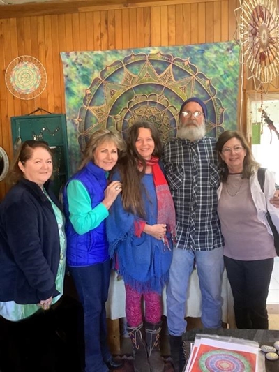 Nico Leibenberg welcomes Knysna Art Society to pottery studio