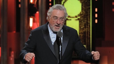 Robert De Niro gets ovation for swearing at Trump