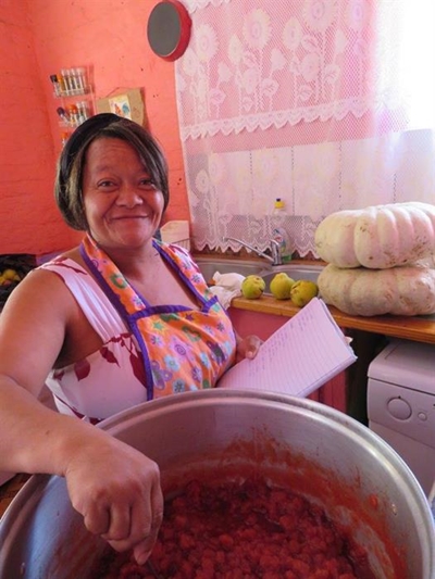 Caroline Swartz cooks quinces