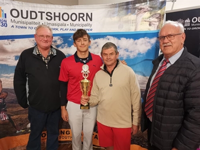 Pretorius en seun wen sportfees-gholfdag