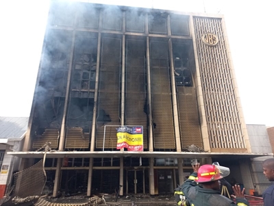 Oudtshoorn-brand: Enorme skade aan gebou en ondernemings