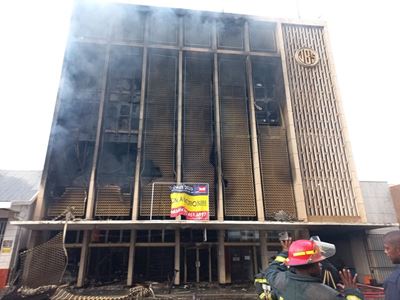 Oudtshoorn-brand: Enorme skade aan gebou en ondernemings