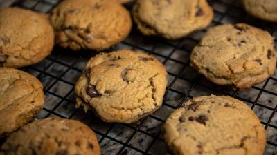 2-minute choc chip cookies