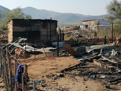 Vrou sterf in brand