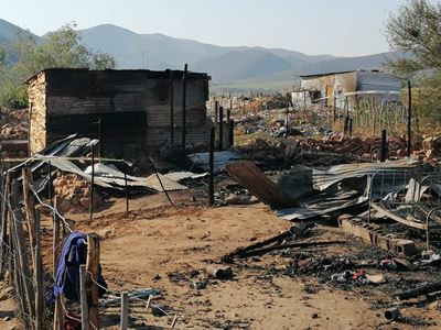 Vrou sterf in brand
