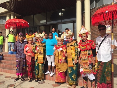Streets abuzz for Dias Festival