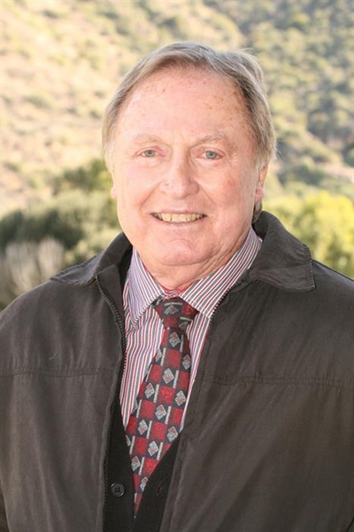 Union teacher, rugby legend to retire