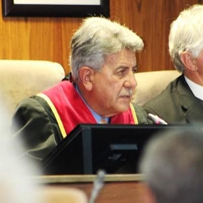 Raad gaan kop krap oor plakkers se lot