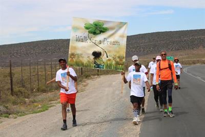 Gemeenskap stap vir Walk for a Dream