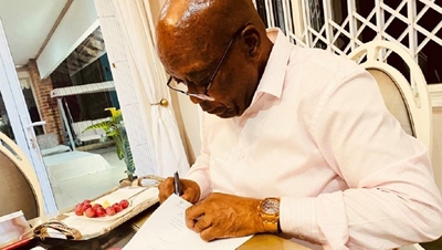Zuma signs court papers giving his reasons for Downer’s recusal in arms deal trial