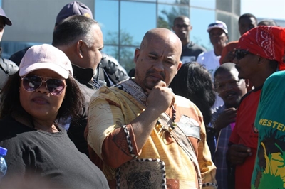 Moeg gewag vir huise