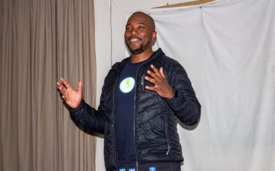 Maimane visits Knysna to campaign for independents