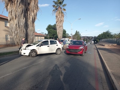 Twee beseer in ongeluk in Voortrekkerweg