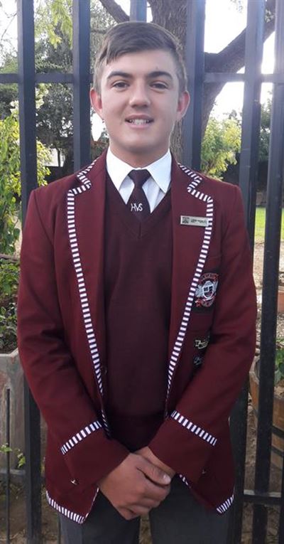 Jong tennisspeler maak skool trots