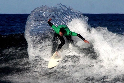 Winemakers surf for 19th year in Stilbaai