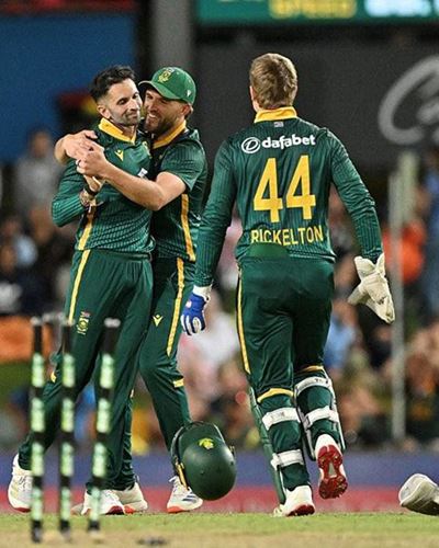 Destructive spinner Maharaj leads Proteas to crushing win over Australia