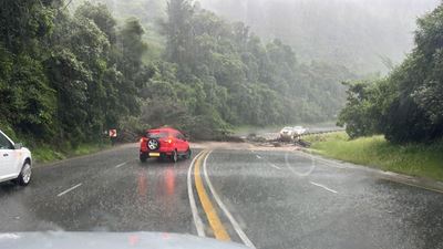 Kaaimans Pass closed due to flooding